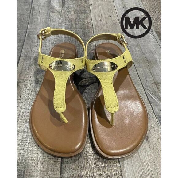 Women's Michael Kors Plate Flat Thong Sandals | Buttercup | 7 - Picture 9 of 16